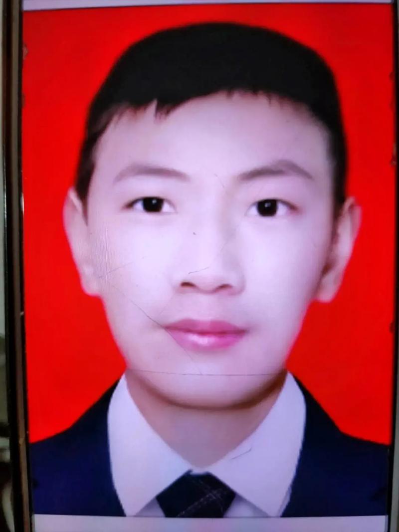 男子失踪7年被找到,男子失踪7年被找到 正躺桥洞玩手机
